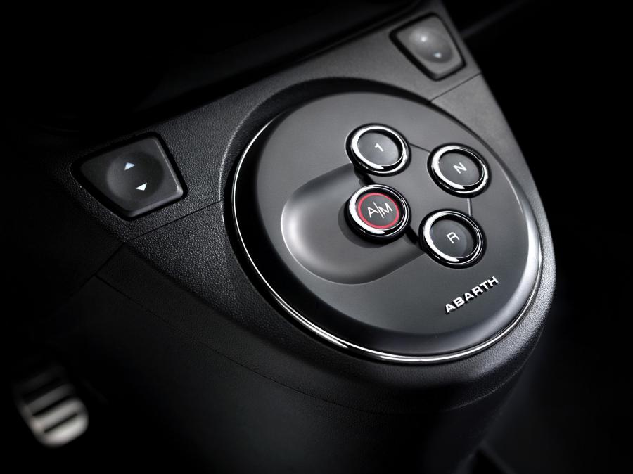  Fiat Abarth 500C 2011 года  (фото 9 из 49)